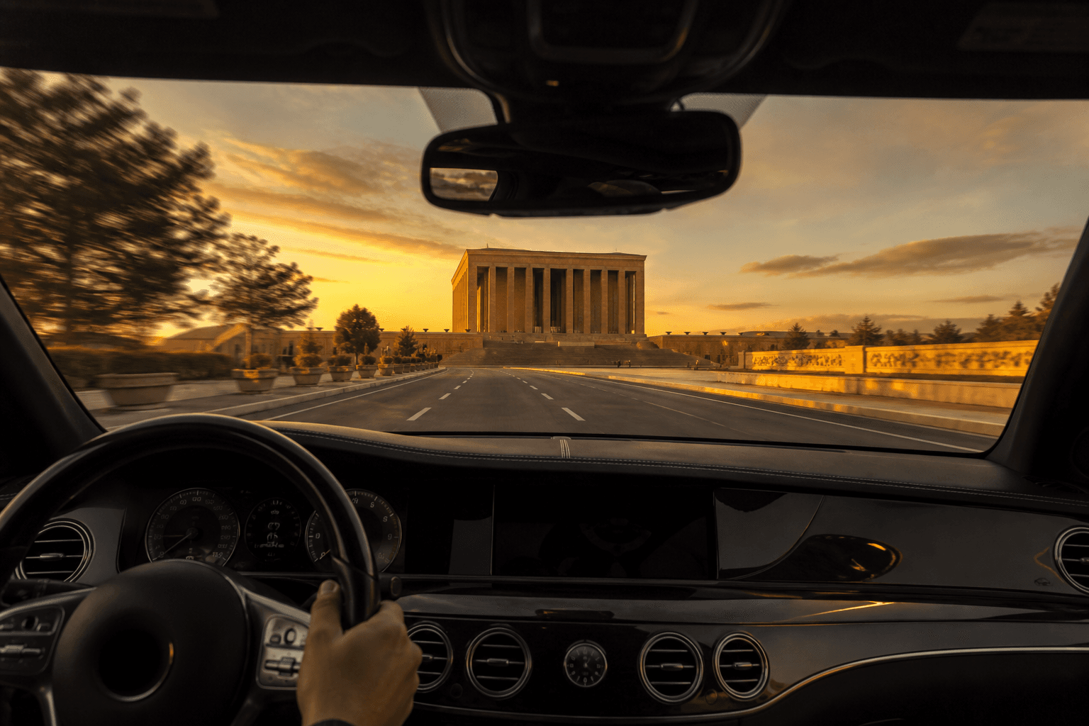 VIP transfer aracının ön camından Anıtkabir, Ankara